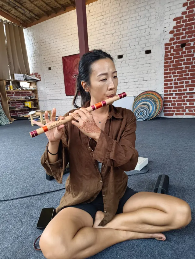 A student playing an Anhad Flutes bansuri at Artshala, Rishikesh Pottery Studio, Rishikesh